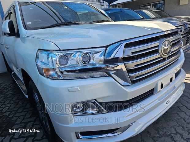 2017 Toyota Land Cruiser Pearl - Top-of-the-line SUV for Sale Today