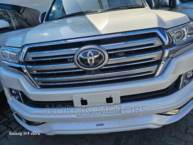 2017 Toyota Land Cruiser Pearl - Top-of-the-line SUV for Sale Today