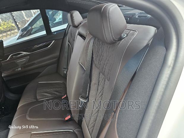 BMW 7 Series 2018 - Premium Off-White Sedan
