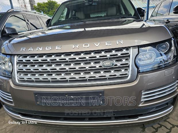 Used 2017 Land Rover Range Rover Vogue in Gold for Sale