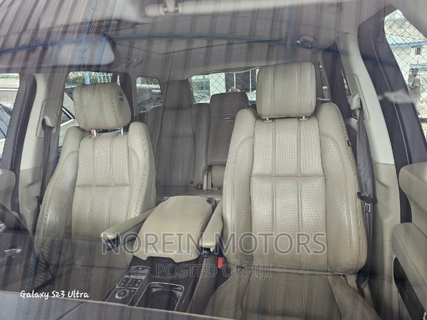 Used 2017 Land Rover Range Rover Vogue in Gold for Sale