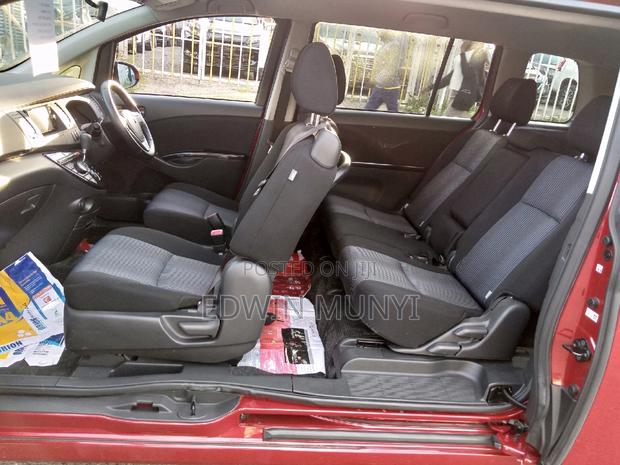 Toyota ISIS 1.8 Platana 2WD 2017 - Red