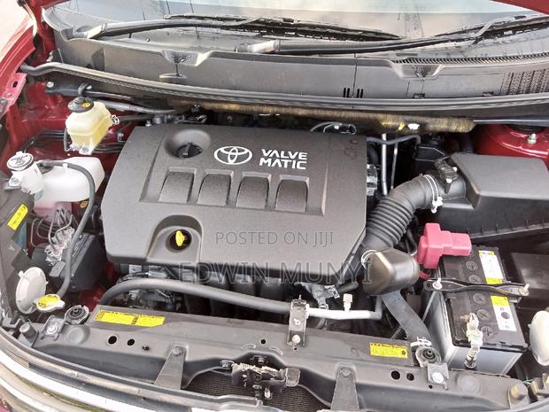 Toyota ISIS 1.8 Platana 2WD 2017 - Red