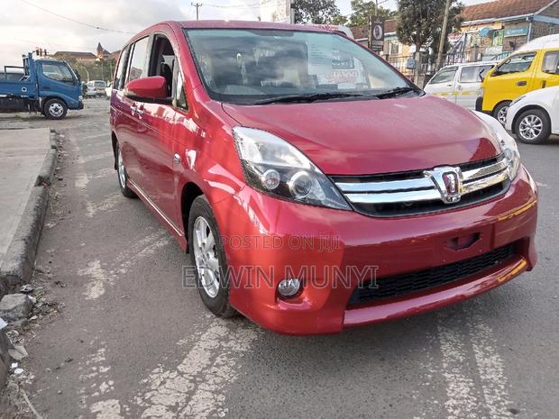 Toyota ISIS 1.8 Platana 2WD 2017 - Red