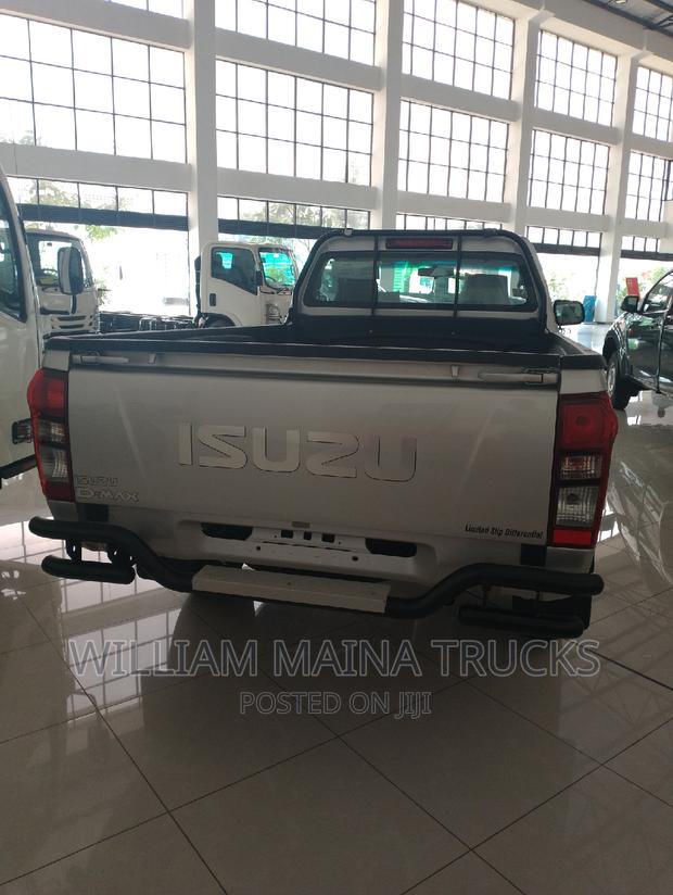New Isuzu D-MAX 2024 Silver