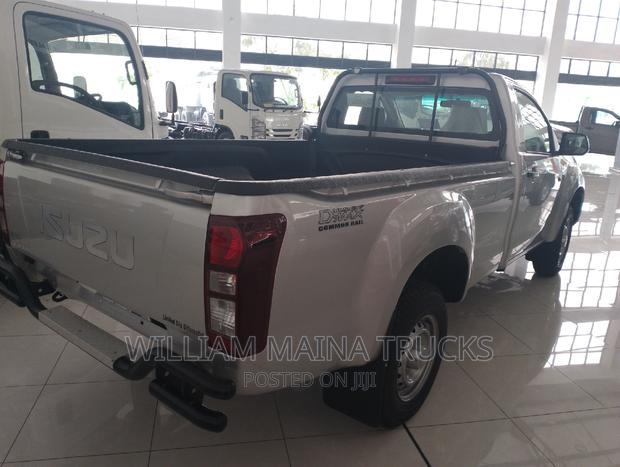 New Isuzu D-MAX 2024 Silver