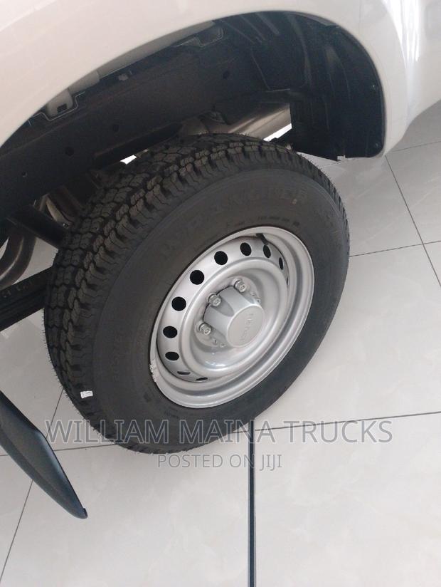 New Isuzu D-MAX 2024 Silver