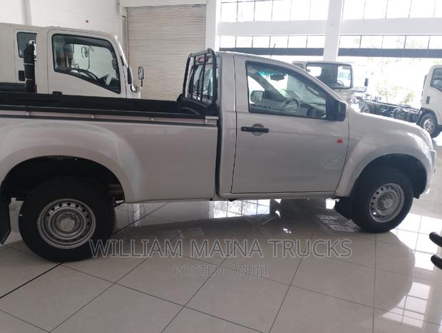 New Isuzu D-MAX 2024 Silver