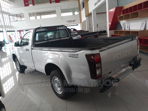 New Isuzu D-MAX 2024 Silver