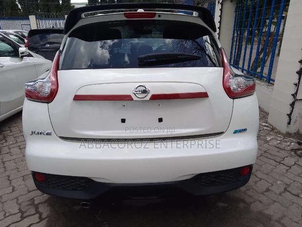 Ivory Nissan Juke 2016: Compact SUV for Adventure