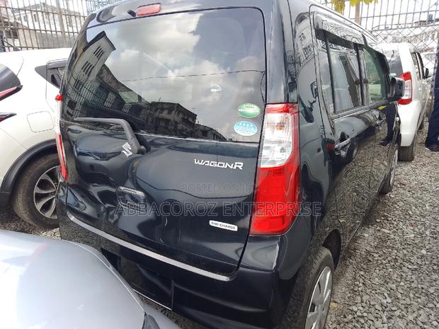 Suzuki Wagon R 2016 Black: City-Friendly Compact Vehicle