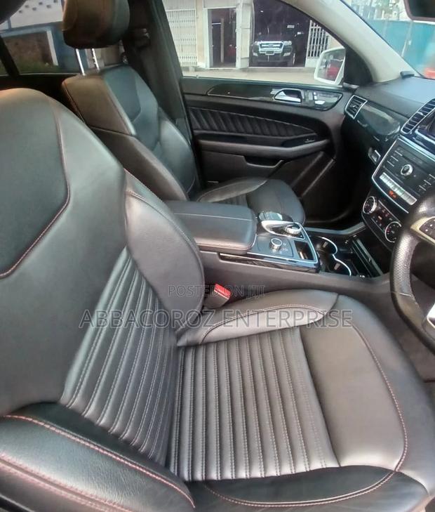 Luxury SUV: 2017 Mercedes-Benz GLE 350d 4MATIC in Ivory