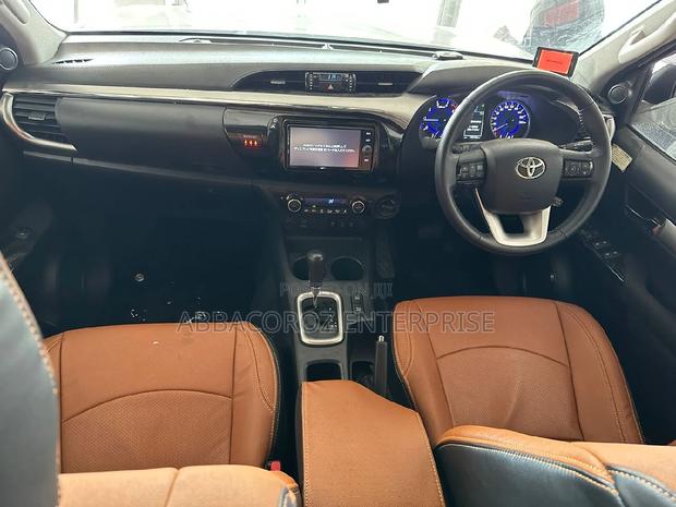 Toyota Hilux 2017: Pearl Edition, Powerful Performance Awaits