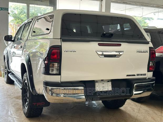 Toyota Hilux 2017: Pearl Edition, Powerful Performance Awaits