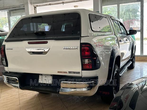 Toyota Hilux 2017: Pearl Edition, Powerful Performance Awaits