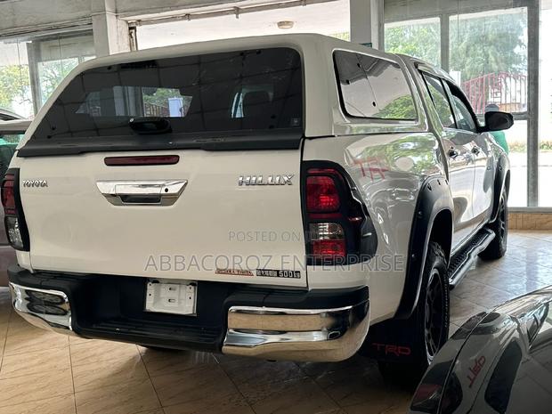 Toyota Hilux 2017: Pearl Edition, Powerful Performance Awaits