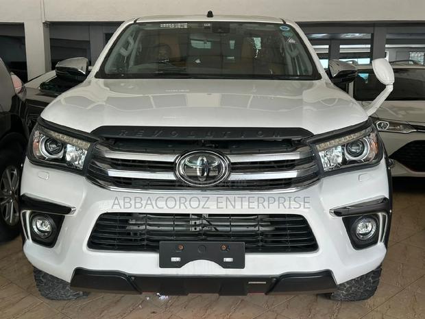 Toyota Hilux 2017: Pearl Edition, Powerful Performance Awaits
