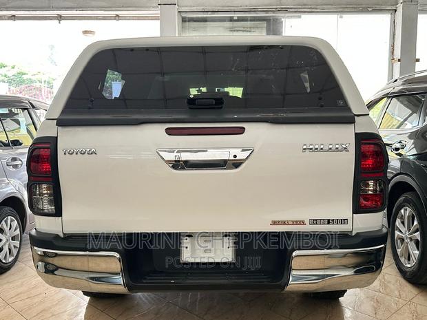 White 2017 Toyota Hilux: Robust & Elegant Off-Roader