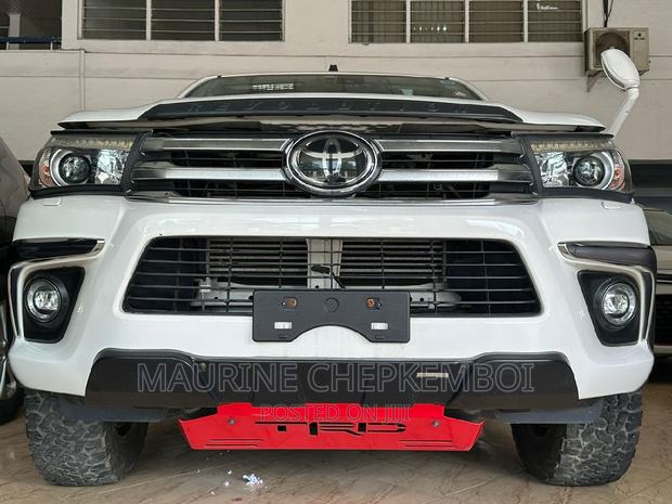 White 2017 Toyota Hilux: Robust & Elegant Off-Roader
