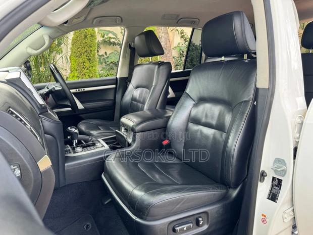 Toyota Land Cruiser 2016 White