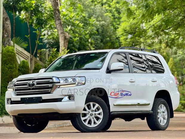 Toyota Land Cruiser 2016 White