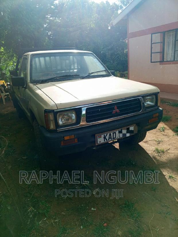 Mitsubishi L200 1999 Yellow