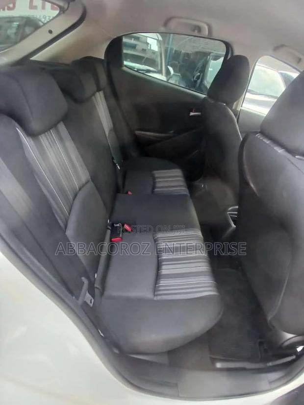 2016 Toyota Probox Pearl: Compact SUV with Exceptional Comfort and Style