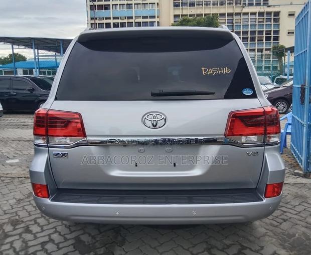 Used 2017 Toyota Land Cruiser 4.6 V8 ZX in Gray - Off-Road SUV