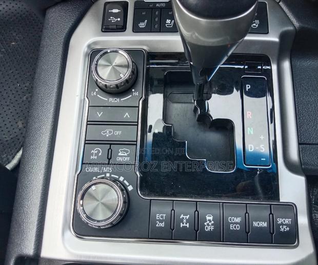 Used 2017 Toyota Land Cruiser 4.6 V8 ZX in Gray - Off-Road SUV