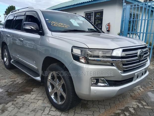 Used 2017 Toyota Land Cruiser 4.6 V8 ZX in Gray - Off-Road SUV