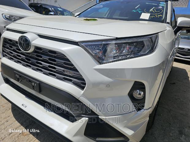 2020 Toyota RAV4 Pearl: Experience the Future of SUV Technology