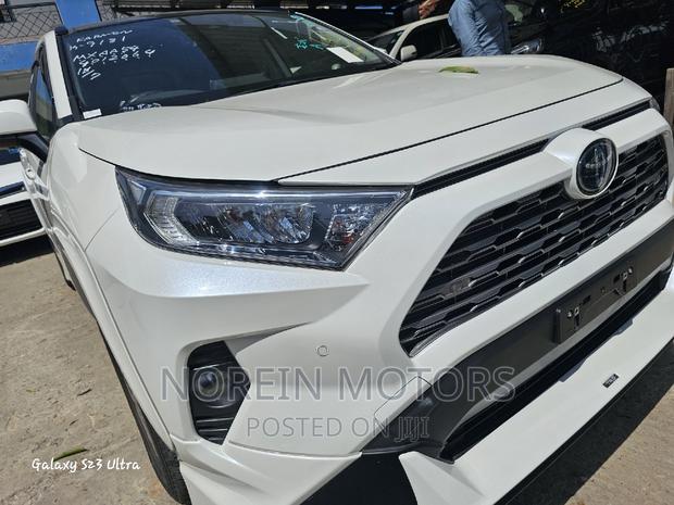2020 Toyota RAV4 Pearl: Experience the Future of SUV Technology