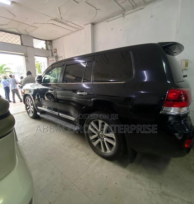 2017 Toyota Land Cruiser Matt Black - Premium Off-Road Vehicle for Everyday Use