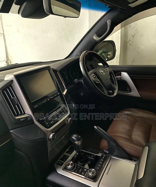 2017 Toyota Land Cruiser Matt Black - Premium Off-Road Vehicle for Everyday Use
