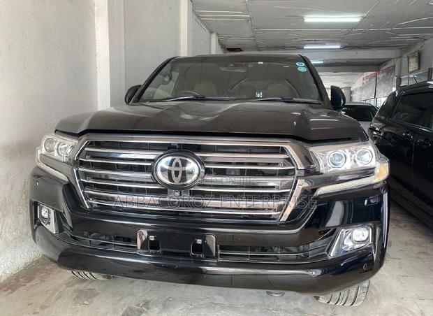 2017 Toyota Land Cruiser Matt Black - Premium Off-Road Vehicle for Everyday Use