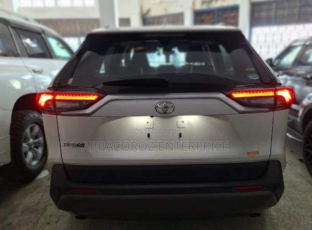 2019 Toyota RAV4 Off-White: Explore Two Unique Versions