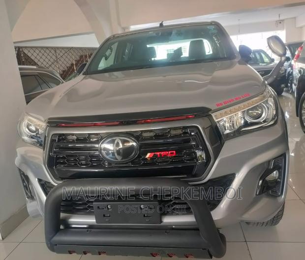 2017 Toyota Hilux Gray - Off-Roading & Style in One Vehicle