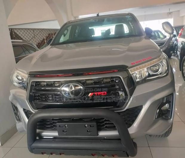 2017 Toyota Hilux Gray - Off-Roading & Style in One Vehicle