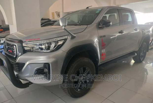 2017 Toyota Hilux Gray - Off-Roading & Style in One Vehicle