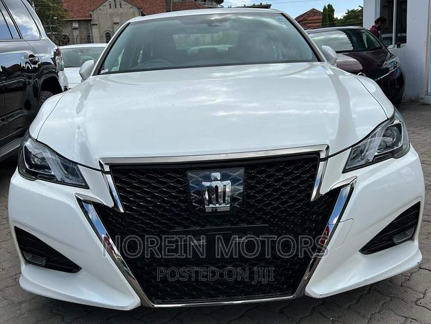 2017 White Toyota Crown - Stylish Luxury Sedan