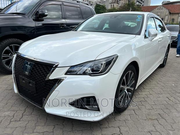 2017 White Toyota Crown - Stylish Luxury Sedan
