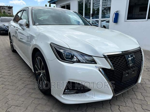 2017 White Toyota Crown - Stylish Luxury Sedan