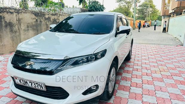 2016 Toyota Harrier in White: Affordable Luxury SUV