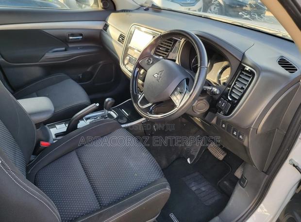 Mitsubishi Outlander 2017 Pearl: Premium SUV with Affordable Price Tag