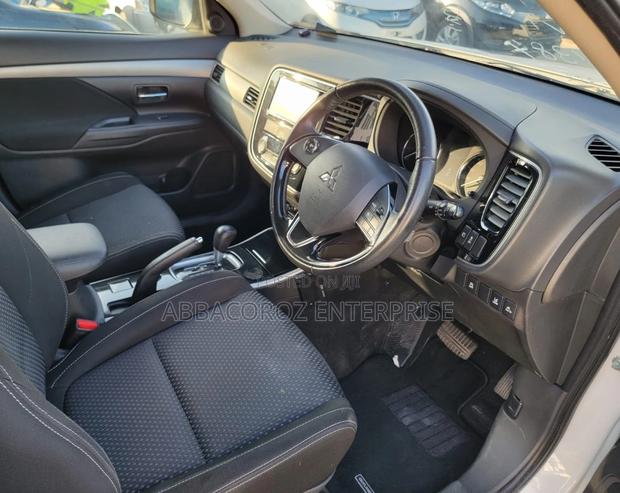 Mitsubishi Outlander 2017 Pearl: Premium SUV with Affordable Price Tag