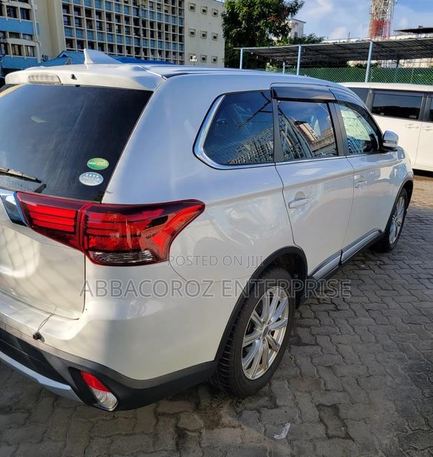 Mitsubishi Outlander 2017 Pearl: Premium SUV with Affordable Price Tag