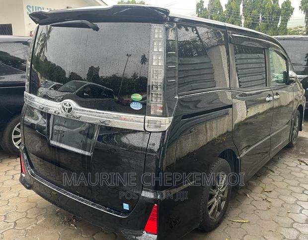 2016 Toyota Voxy Matt Black - Unmatched Style and Comfort