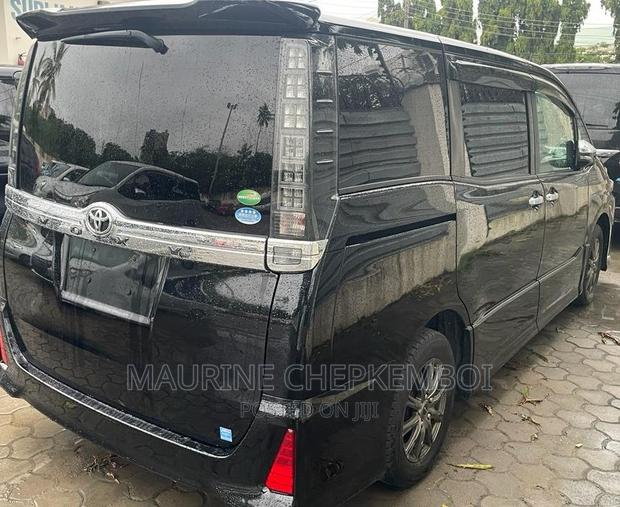 2016 Toyota Voxy Matt Black - Unmatched Style and Comfort