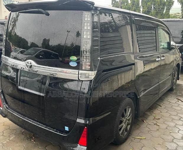 2016 Toyota Voxy Matt Black - Unmatched Style and Comfort