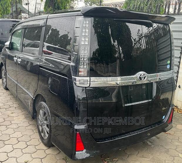 2016 Toyota Voxy Matt Black - Unmatched Style and Comfort